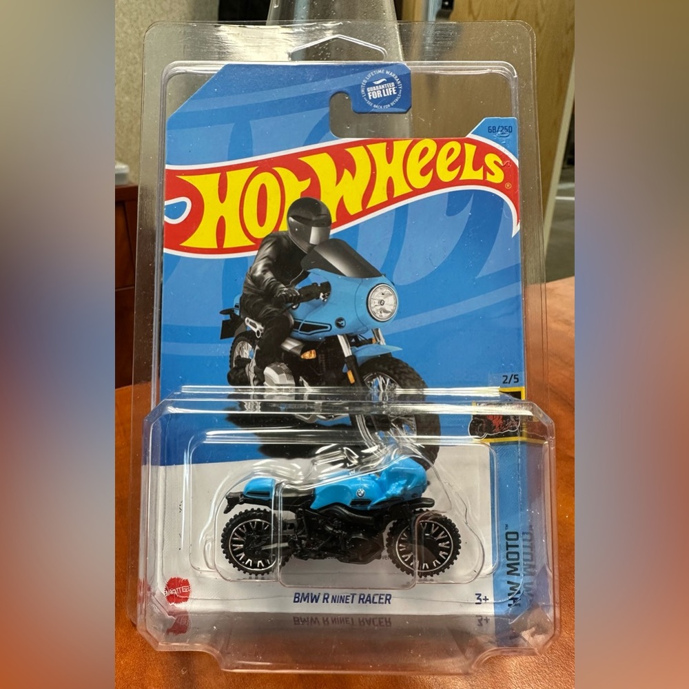 2023 🔥Hot Wheels🔥 BMW RnineT Racer treasure hunt with protective case #68/250